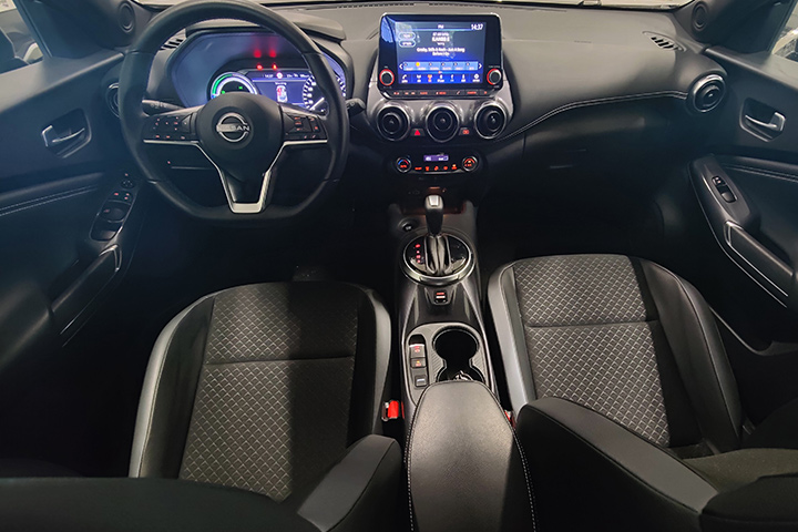 ניסאן ג'וק-e-Hybrid-פנים הרכב