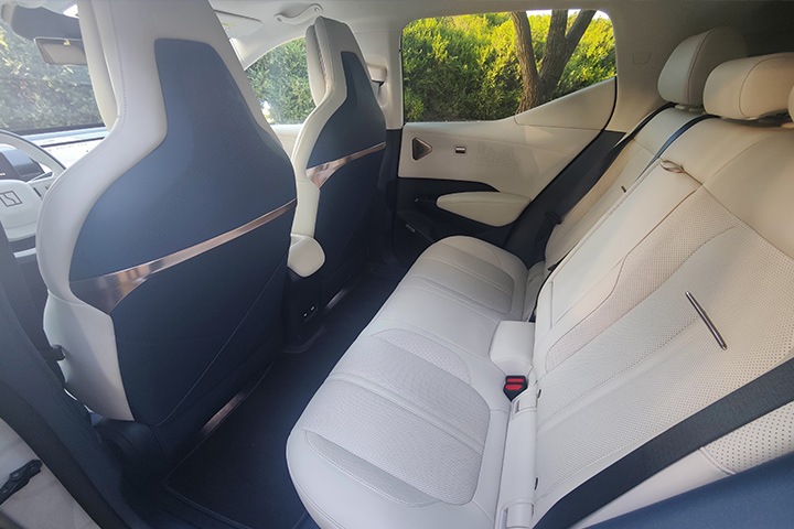 זיקר X קריפטון ZEEKR X KRYPTON מושב אחורי