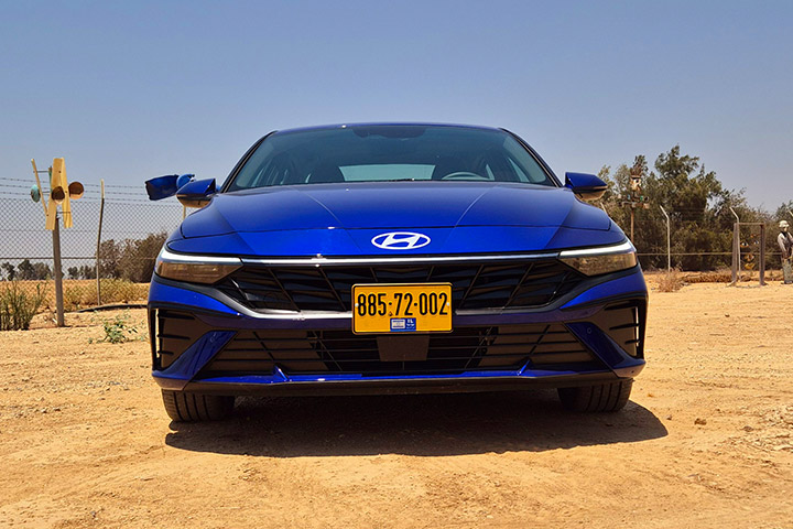 יונדאי אלנטרה היברידית - מבט קדמי