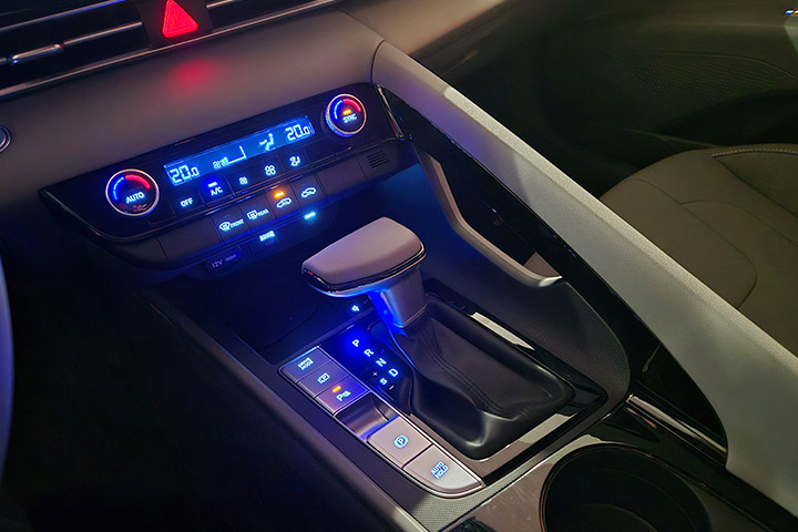 יונדאי אלנטרה היברידית - פנים הרכב