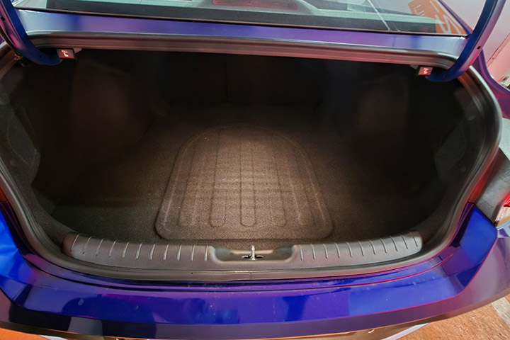 יונדאי אלנטרה היברידית - תא מטען