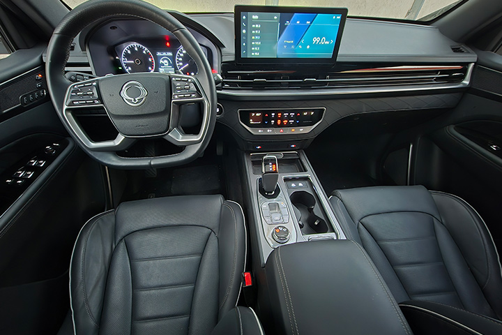  פנים הרכב - KGM REXTON רקסטון במבחן דרכים 