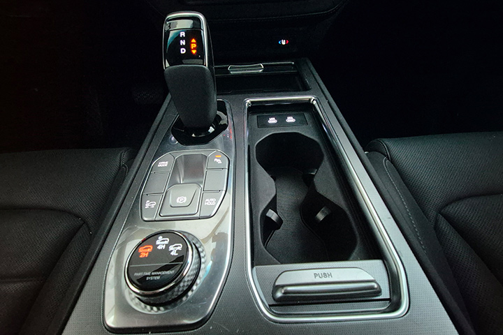  פנים הרכב - KGM REXTON רקסטון במבחן דרכים 