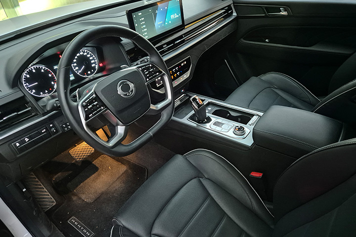  פנים הרכב - KGM REXTON רקסטון במבחן דרכים 