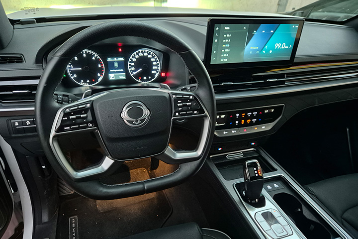  פנים הרכב - KGM REXTON רקסטון במבחן דרכים 