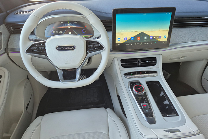 סקייוול ET5 XR PRO - פנים הרכב