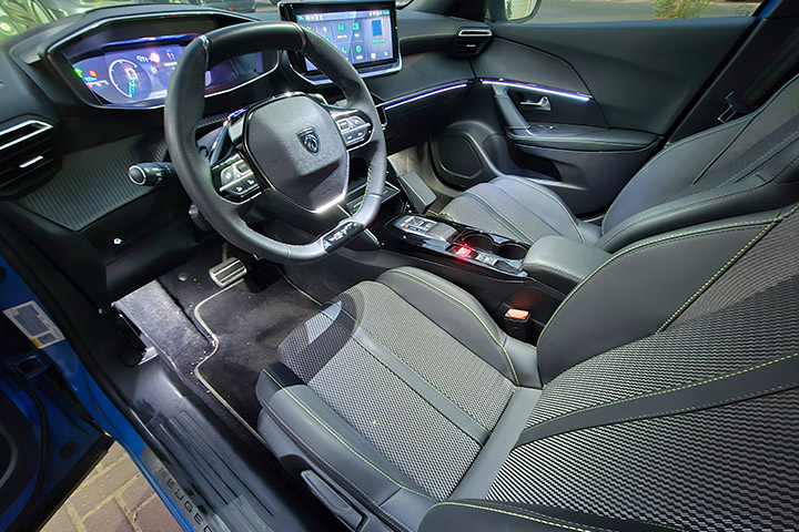 פיג'ו 2008 GT - פנים הרכב