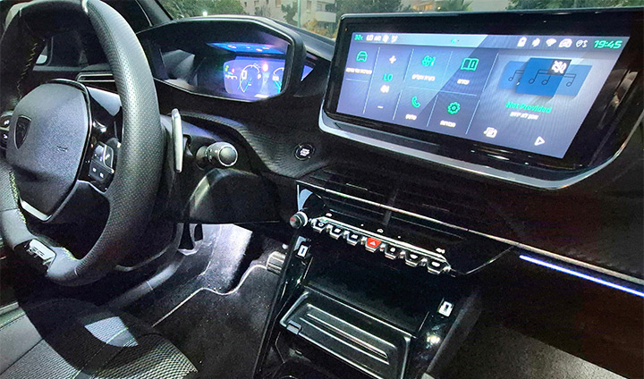 פיג'ו 2008 GT - פנים הרכב