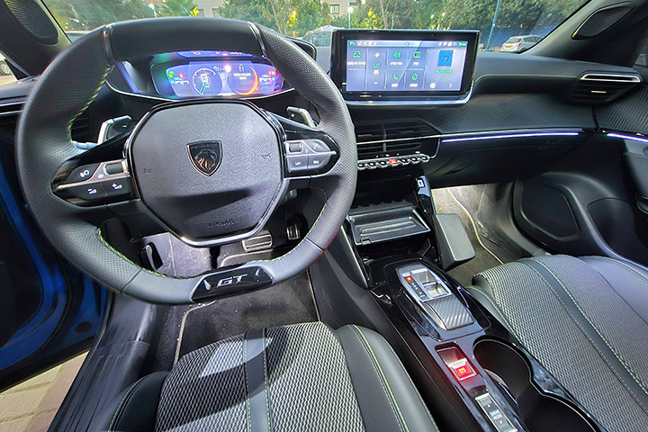 פיג'ו 2008 GT- פנים הרכב