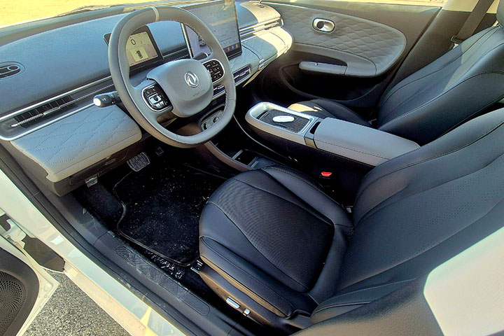 פנים הרכב - Dongfeng Box דונגפנג בוקס