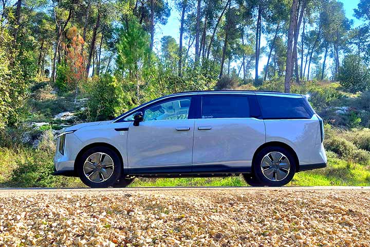 מבט צד - MAXUS MIFA 7 מקסוס מיפה