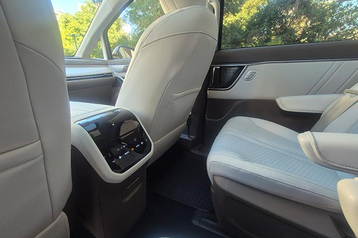 מושב שני - MAXUS MIFA 7 מקסוס מיפה