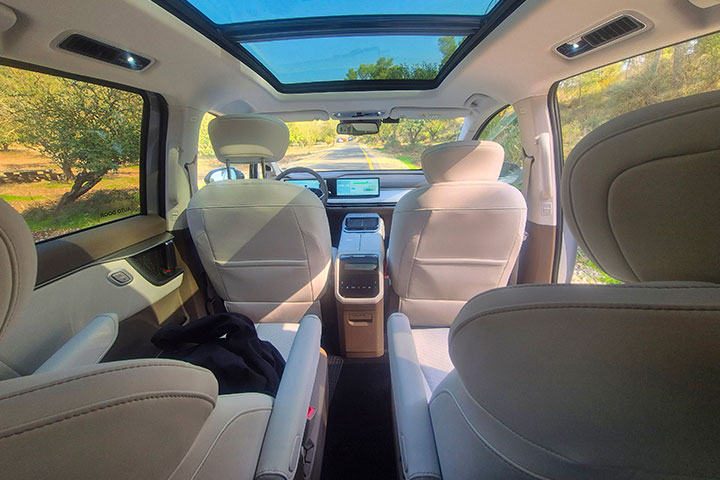 פנים הרכב - MAXUS MIFA 7 מקסוס מיפה