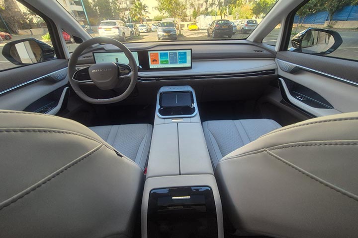 פנים הרכב - MAXUS MIFA 7 מקסוס מיפה