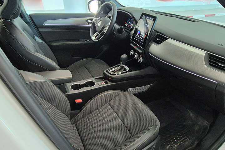 פנים הרכב - קארדייט - E-TECH Hybrid רנו ארקנה