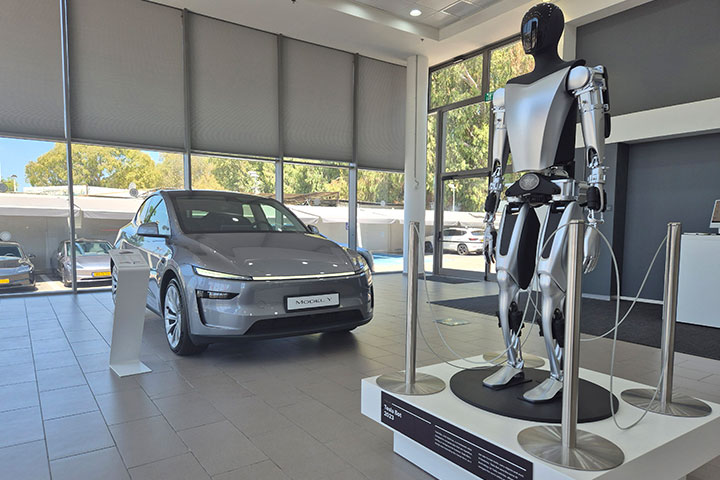 החדשה - קארדייט Y טסלה מודל