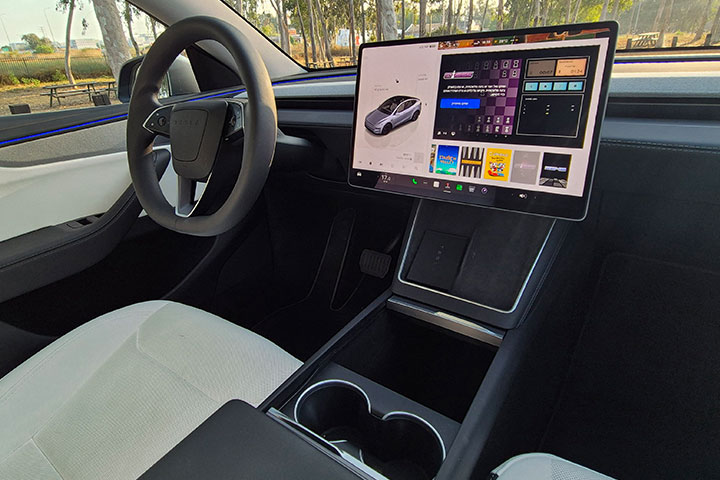 cardate - החדשה - פנים הרכב Y טסלה מודל