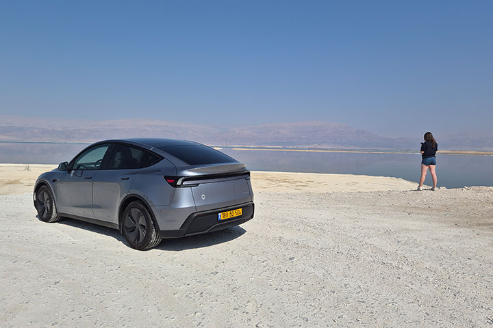 car date - החדשה במבחן דרכים Y טסלה מודל