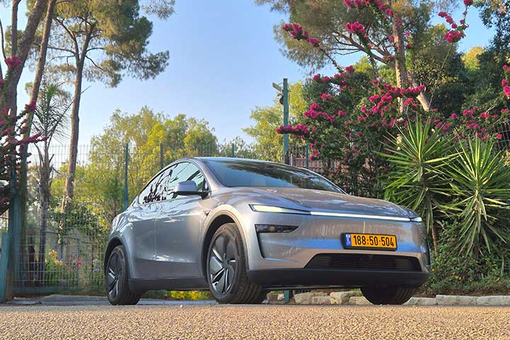 החדשה - קארדייט Y טסלה מודל