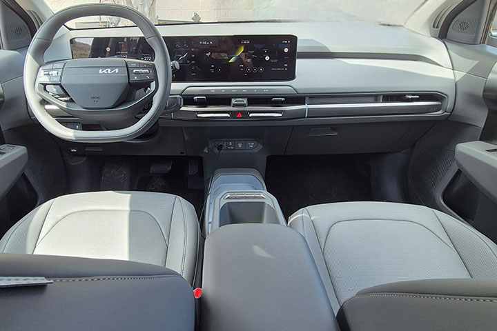 קיה בהשקה - פנים הרכב - קארדייט KIA EV3