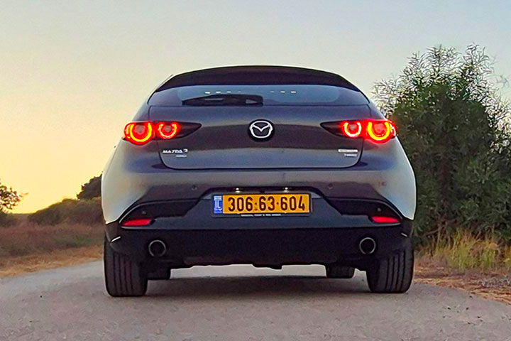 קארדייט - מאזדה 3 טורבו במבחן דרכים - מבט אחורי