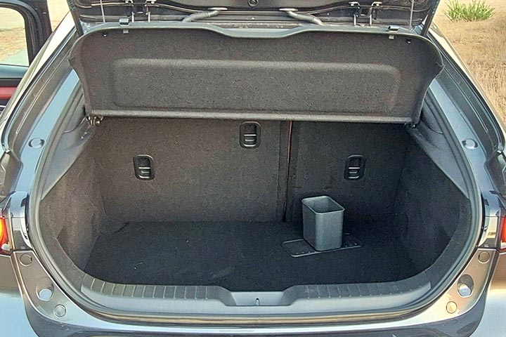 cardate - מאזדה 3 טורבו - תא מטען