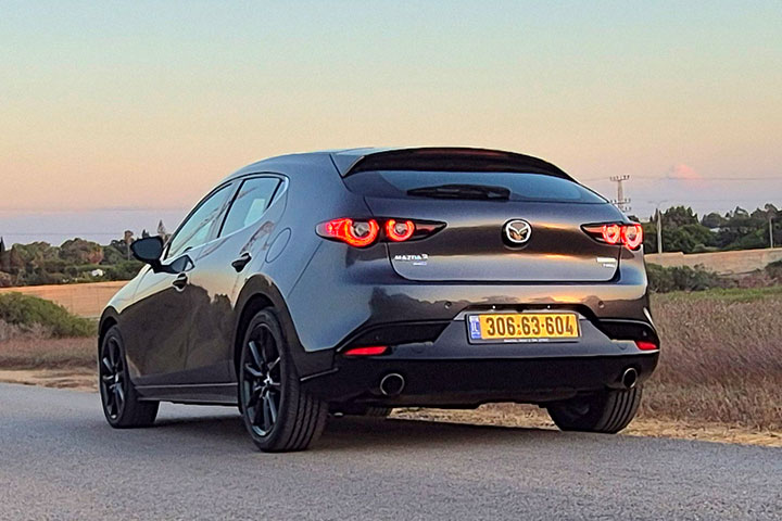 car date - מאזדה 3 טורבו במבחן דרכים