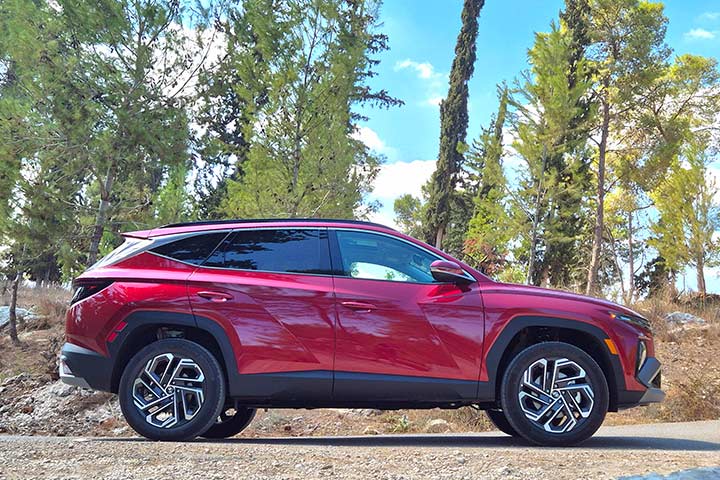 cardate - יונדאי טוסון היברידי - מבט צד