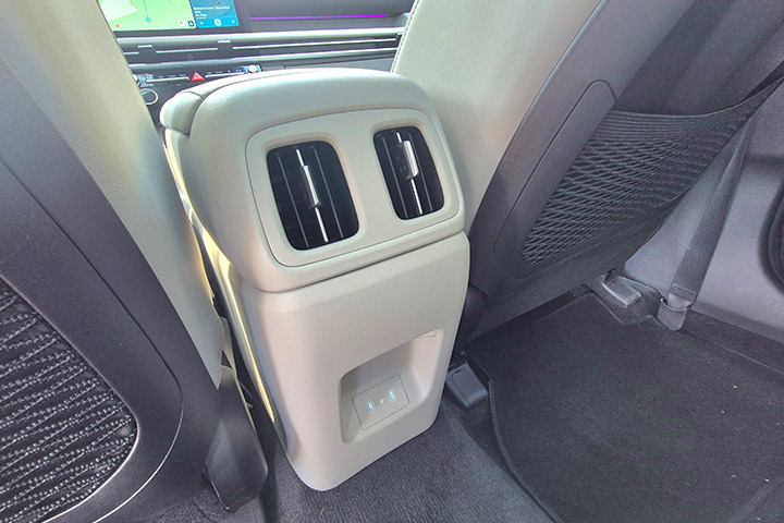 cardate - יונדאי טוסון היברידי - מושב אחורי