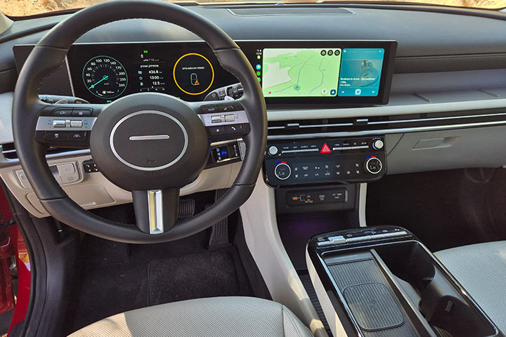 cardate - יונדאי טוסון היברידי - פנים הרכב