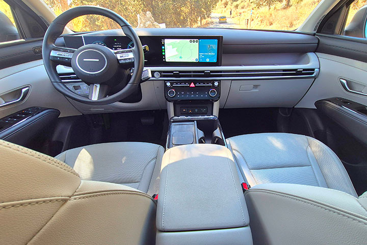 cardate - יונדאי טוסון היברידי - פנים הרכב