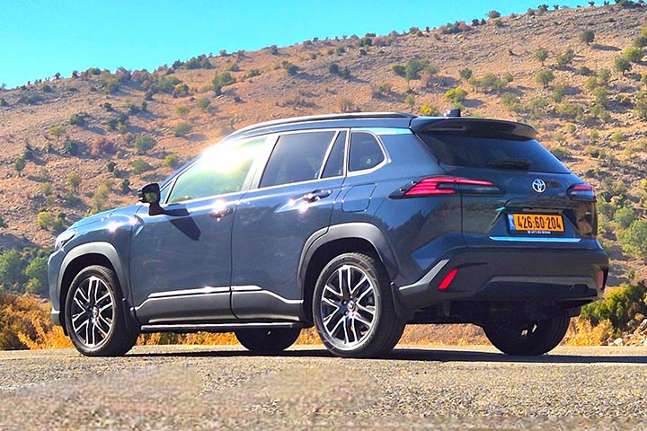 טויוטה קורולה קרוס המעודכנת במבחן דרכים - קאר דייט