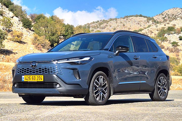 טויוטה קורולה קרוס המעודכנת במבחן דרכים - קאר דייט