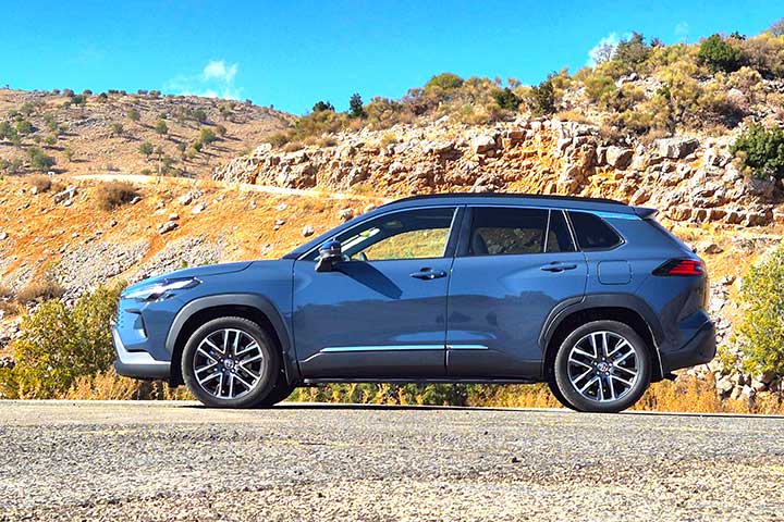 טויוטה קורולה קרוס המעודכנת במבחן דרכים - קאר דייט