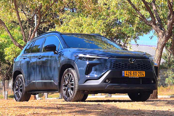 טויוטה קורולה קרוס המעודכנת במבחן דרכים - קארדייט