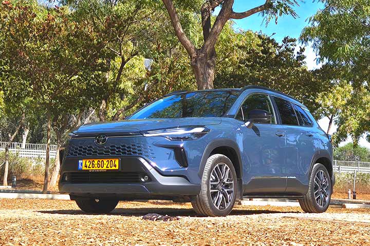 טויוטה קורולה קרוס המעודכנת במבחן דרכים - קארדייט