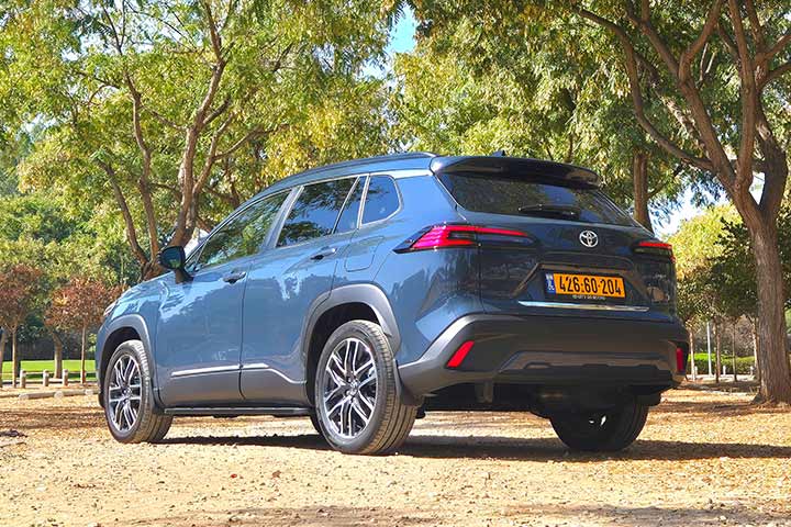 טויוטה קורולה קרוס המעודכנת במבחן דרכים - קארדייט