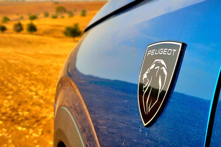 במבחן דרכים - קארדייט PEUGEOT 5008 פיג'ו