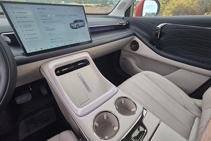 cardate - פנים הרכב - GAC AION V איון