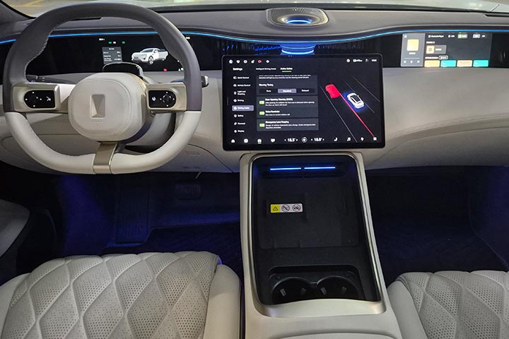 cardate - פנים הרכב - AVATR 11 אוואטר