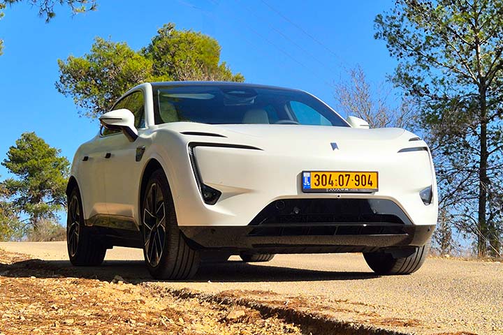 במבחן דרכים - קאר דייט AVATR 11 אוואטר