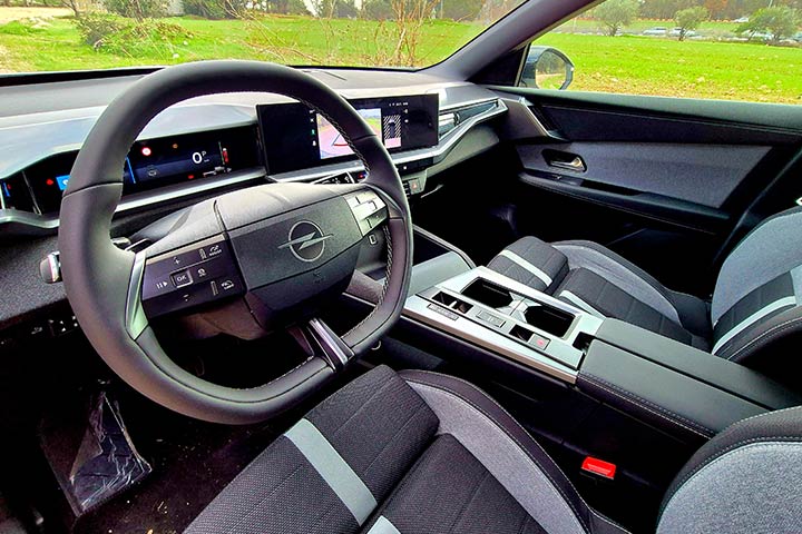 cardate - אופל גרנדלנד - פנים הרכב OPEL Grandland