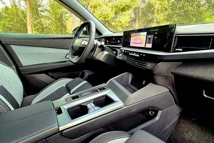 cardate - אופל גרנדלנד - פנים הרכב OPEL Grandland