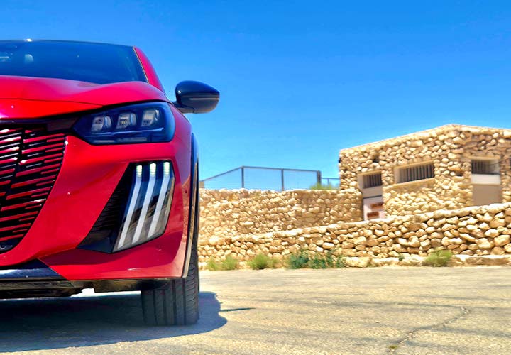cardate - מבט קדמי - Peugeot 208 GT פיג'ו