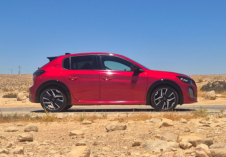 cardate - מבט צד - Peugeot 208 GT פיג'ו