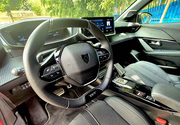 cardate - פנים הרכב - Peugeot 208 GT פיג'ו