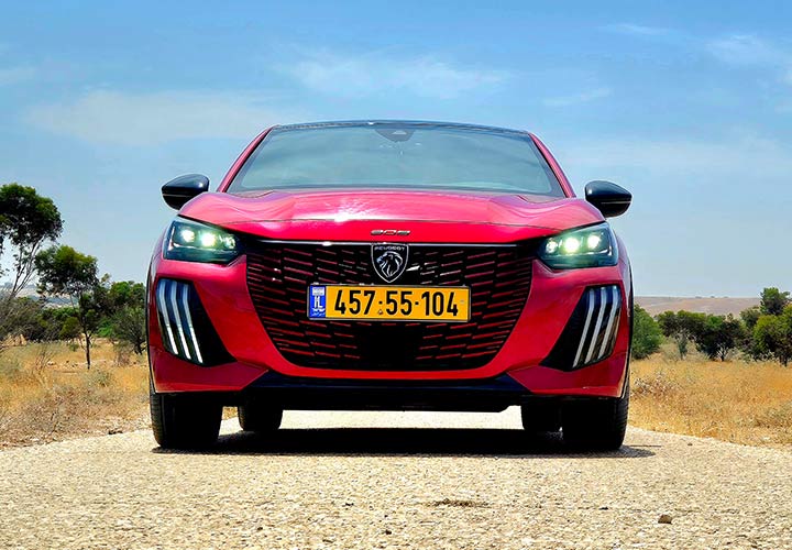 במבחן דרכים - קאר דייט Peugeot 208 GT פיג'ו