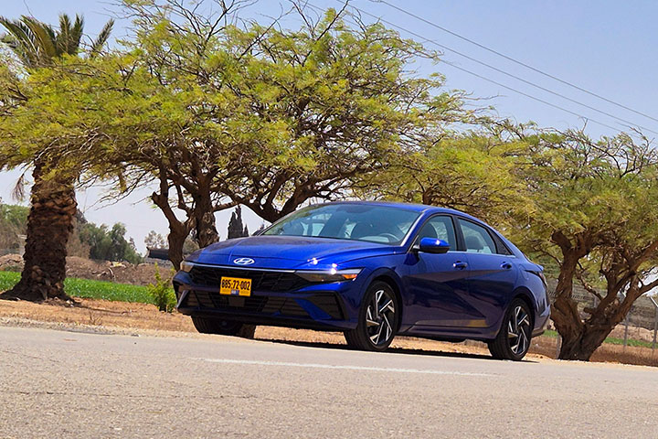 יונדאי אלנטרה היברידית במבחן דרכים